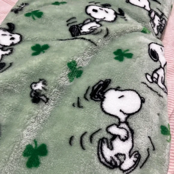 PEANUTS~Snoopy & Woodstock~ST. PATRICK’S ~XTRA LONG Throw~60”X 70”~NEW~ - Picture 2 of 5